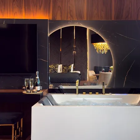 Urban Apartments Golden Royal, Jacuzzi By The Window, Chilled Prosecco, Ps5, Free Garage, No Deposit Katowice Exterior photo